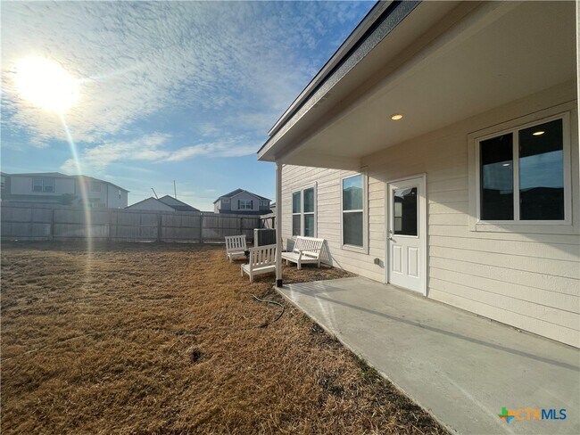 Building Photo - 457 Lynwood Gold