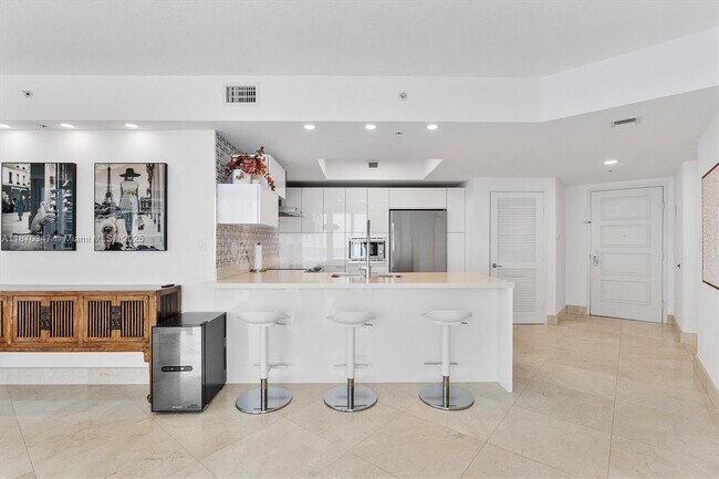 Building Photo - 200 Sunny Isles Blvd