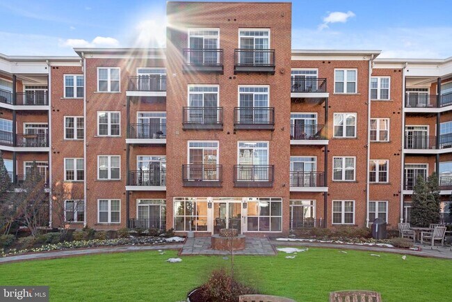 Building Photo - 1451 Belmont St NW