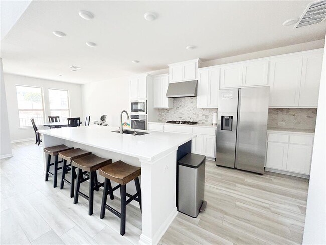 Building Photo - 4620 Modena Bay Bend