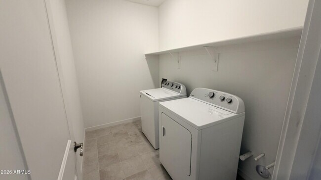 Building Photo - 41570 W Dusty Creek Dr