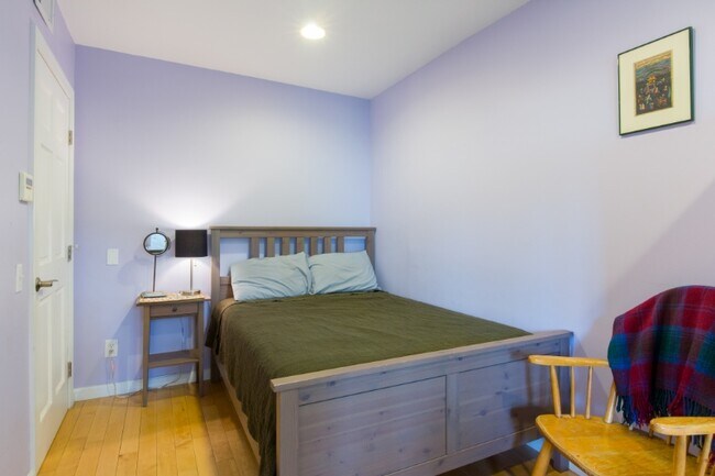 Building Photo - 396 Dean St