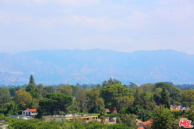 Building Photo - 11851 Laurelwood Dr