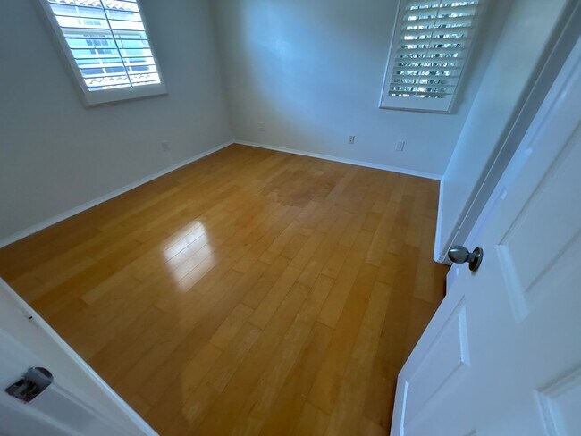 Building Photo - New! 3BD/2.5BA Two-Story Condo in Qual Hill Irvine! *MOVE-IN SPECIAL*