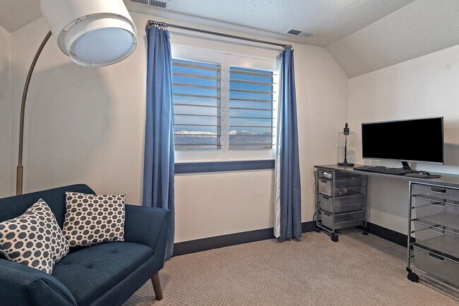 Building Photo - 423 W Red Wolf Dr