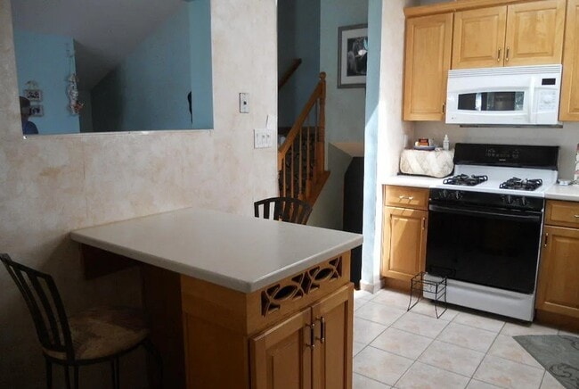 Building Photo - 19 Berglund Ave