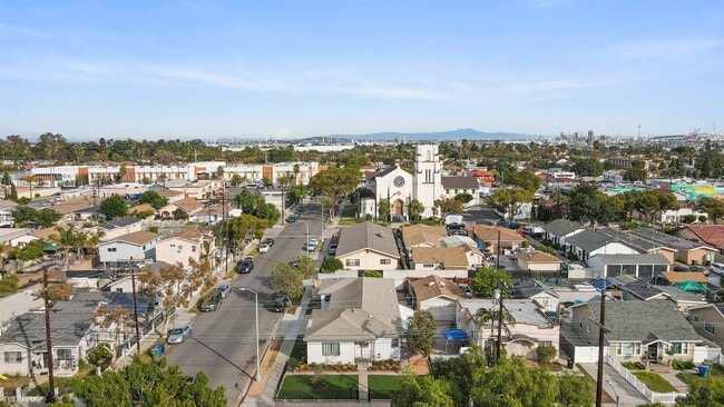 Building Photo - 2 br, 1.5 bath Duplex - 1160 North Fries A...
