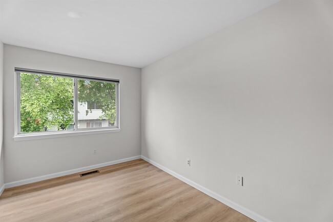 Building Photo - 336 Winfield Ave