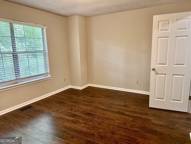 Building Photo - 2290 Fairways Ct