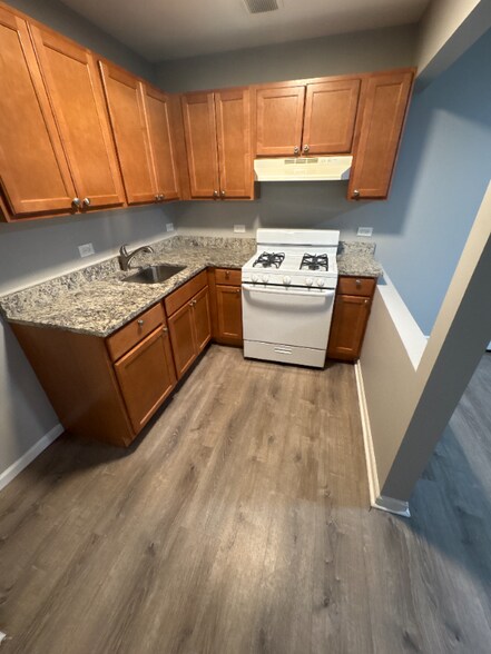 Primary Photo - 3341 Commercial Ave