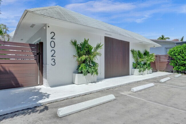 Building Photo - 2023 Miami Rd