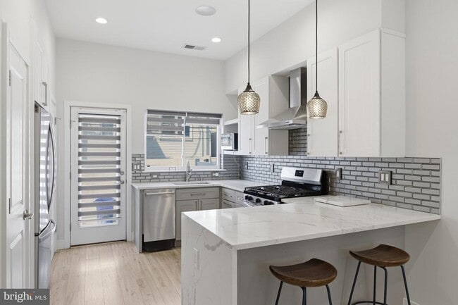 Building Photo - 1448 N Myrtlewood St