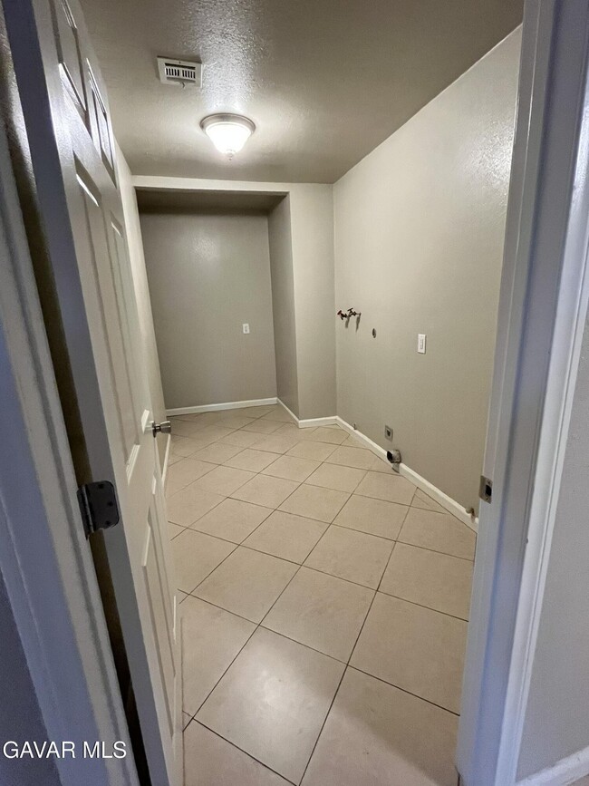 Building Photo - 8512 Tamarack Ave