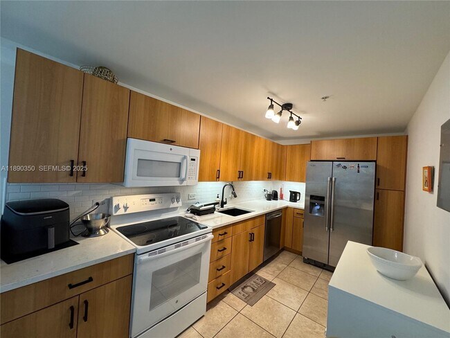 Building Photo - 7501 E Treasure Dr