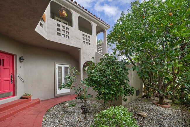 Building Photo - 1237 Hi Point St