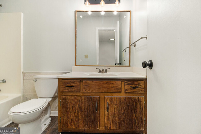 Building Photo - 3235 Highpoint Ct