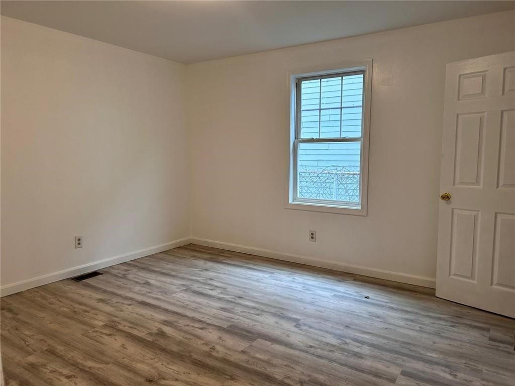 Building Photo - 16 Diamond St