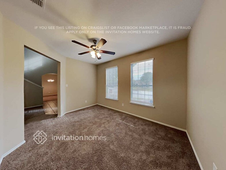 Building Photo - 200 Laramie Ln