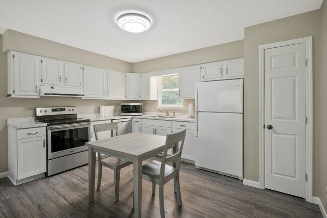 Building Photo - 2 Bed 2 Bath Corporate / Seasonal / Mid-term Lease Available