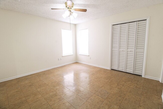 Building Photo - 2729 Christian Dr