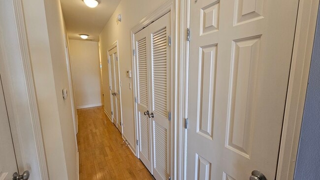 Building Photo - 511 N Hartland Ct