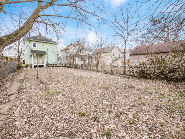 Building Photo - 730 Siebert St