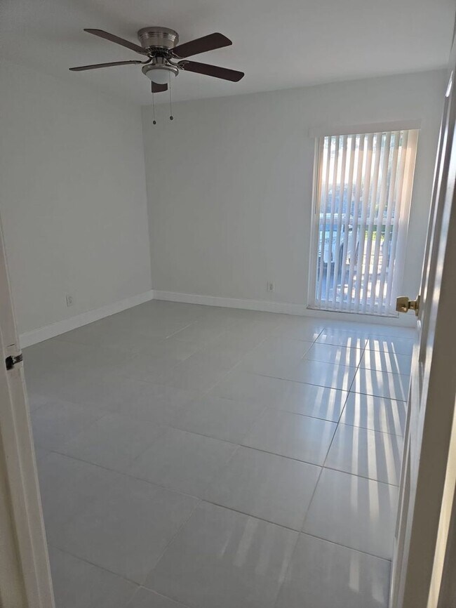 Building Photo - LABOR DAY SPECIAL Great Renovated 3/1 |  Q...