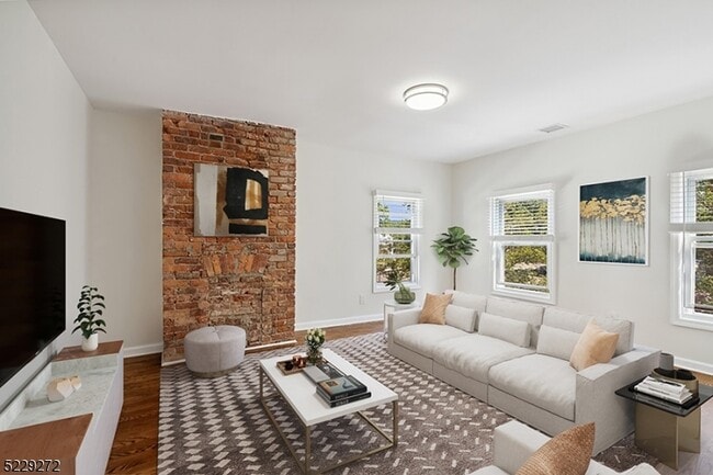 Primary Photo - 14 Munn St