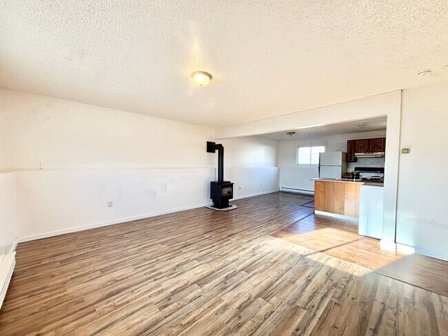 Building Photo - 207 W Rosebud Ave