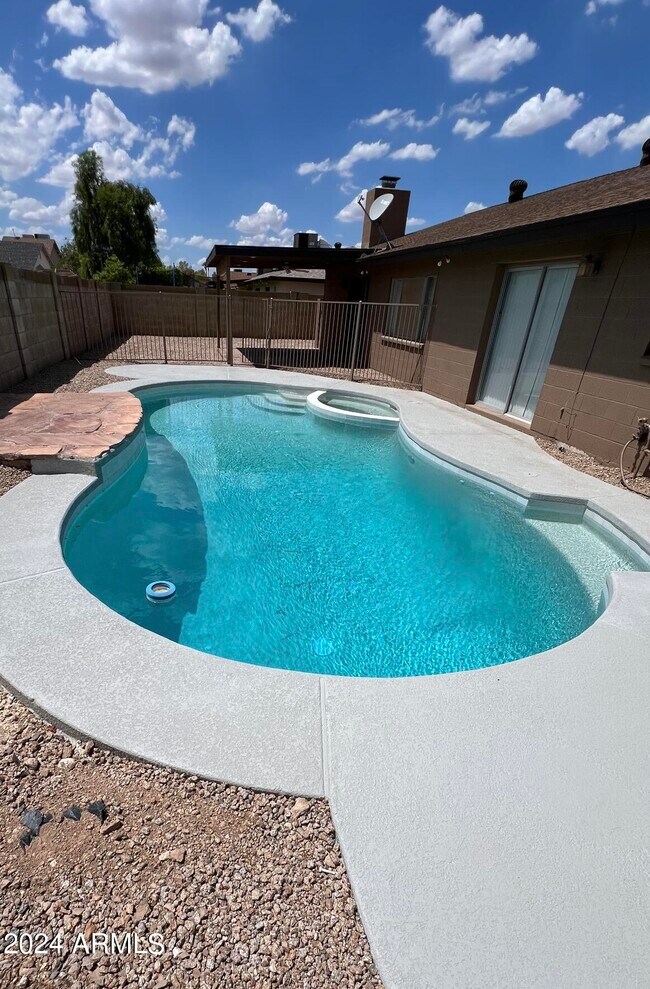 Primary Photo - 7301 W Canterbury Dr