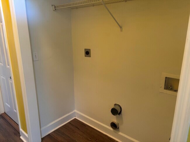 Building Photo - 5261 Montejo Dr
