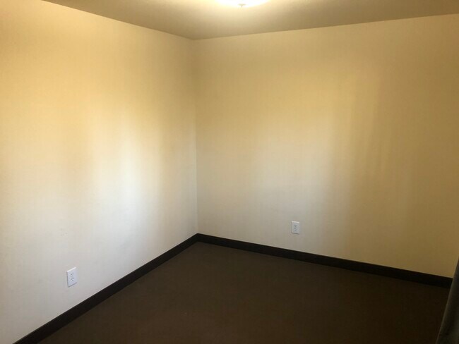 Building Photo - 941 W 76th Ave