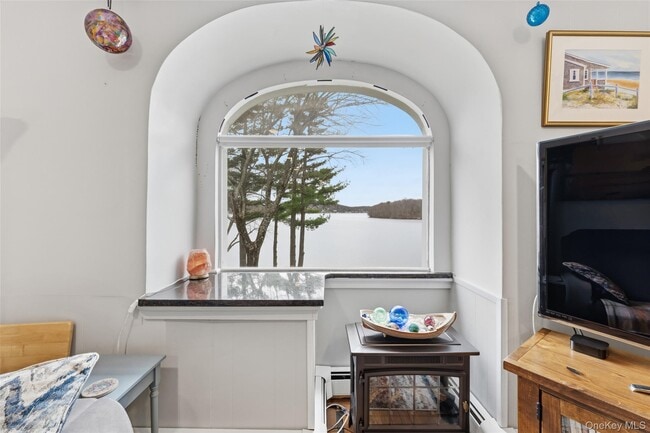 Building Photo - 598 N Lake Blvd