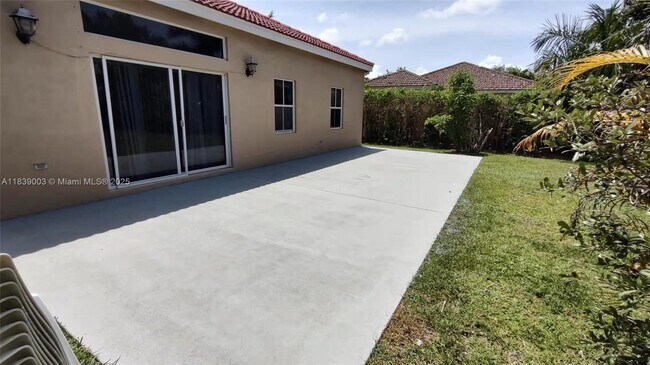 Building Photo - 675 Maplewood Ct
