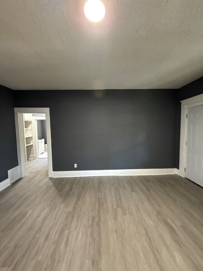 Building Photo - Fully Renovated Home in Binghampton – Section 8 Welcome!