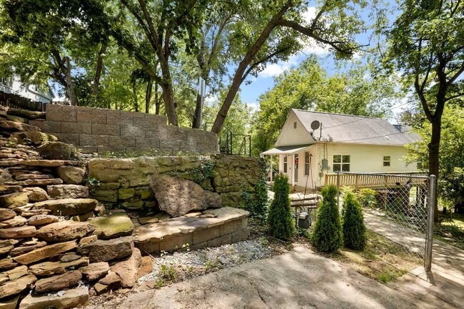 Building Photo - 93 S W Ave