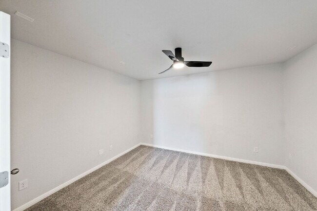 Building Photo - Greenbelt, Second En Suite, Media and Game...