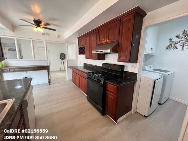 Building Photo - Price Lowered! Arcadia 3 Bedroom Home