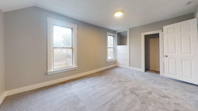 Building Photo - Lorain/W.73 neighborhood, updated 3 bed/1 bath single family house.