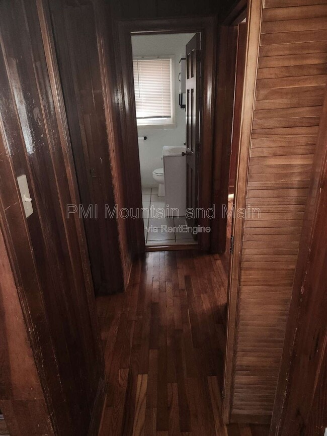 Building Photo - 2 Woodlands Dr