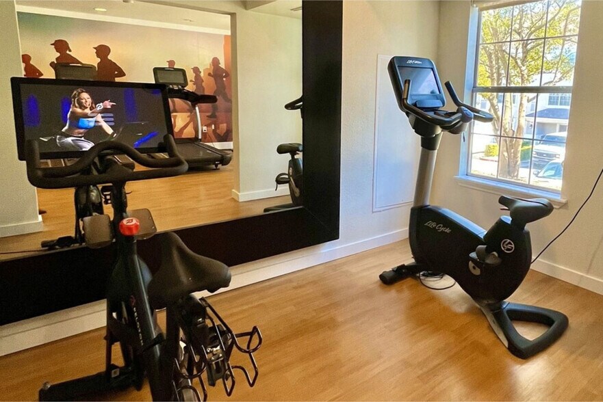 Building Photo - 10001 N Capital of Texas Hwy