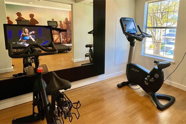 Building Photo - 10001 N Capital of Texas Hwy