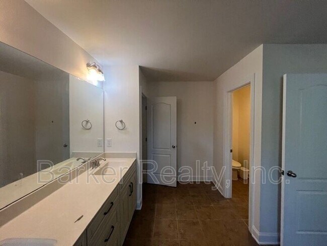 Building Photo - 324 Matilda Pl