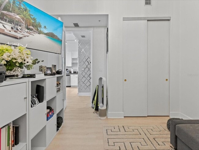 Building Photo - 150 E Robinson St