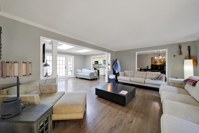 Building Photo - Lovely 3 Bed 2 Bath Ranch Home in South Park!