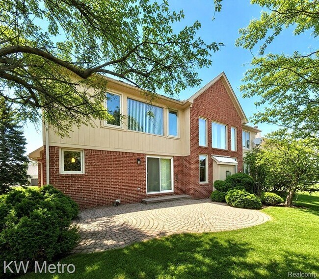 Building Photo - 1176 Cadmus Dr