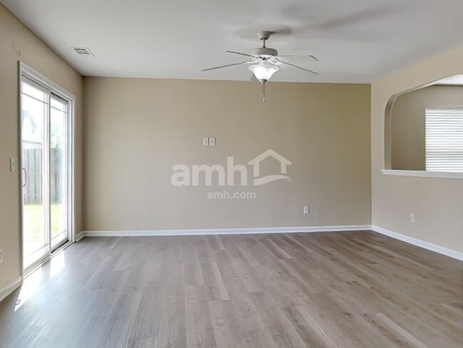 Building Photo - 516 Windsong Dr