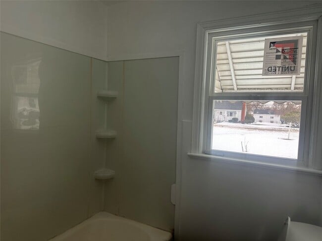 Building Photo - 1228 Hilborn Ave