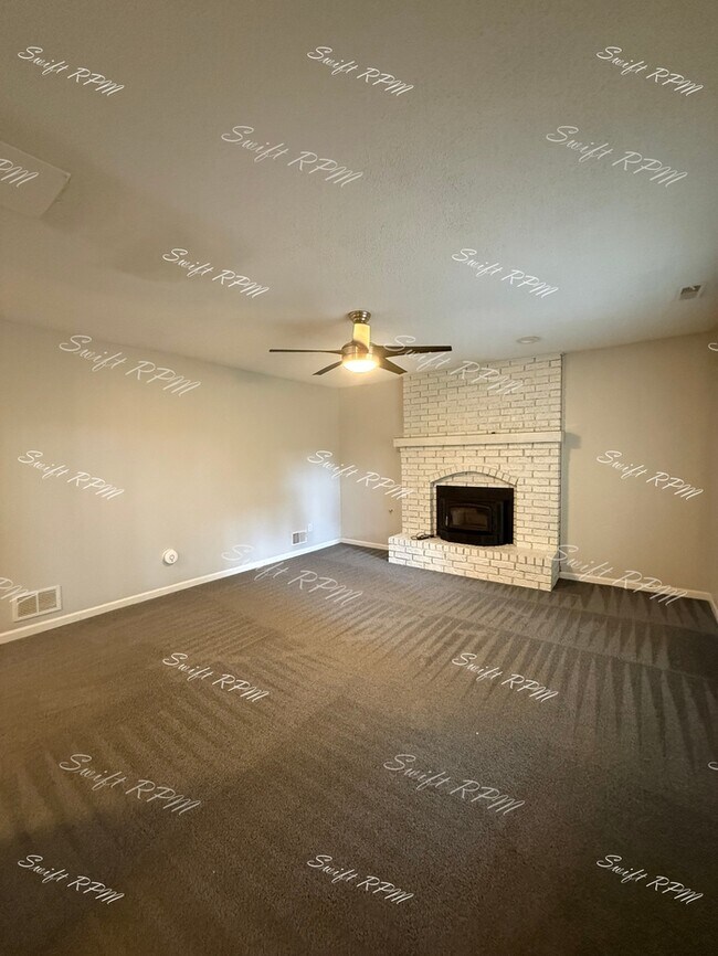 Building Photo - 1025 S Kenwood St