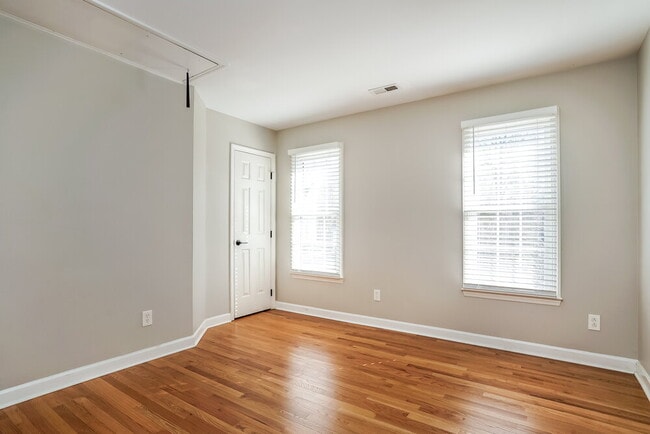 Building Photo - 3617 Dewing Dr